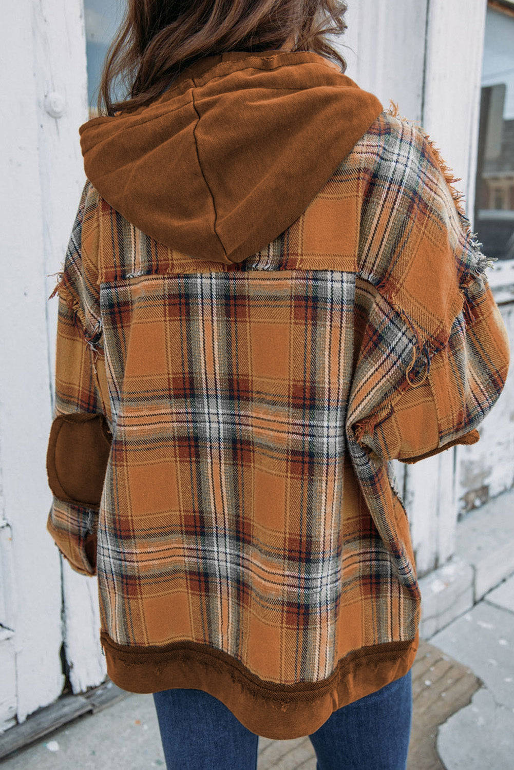Veste à capuche effilochée à carreaux orange et boutons-pression 