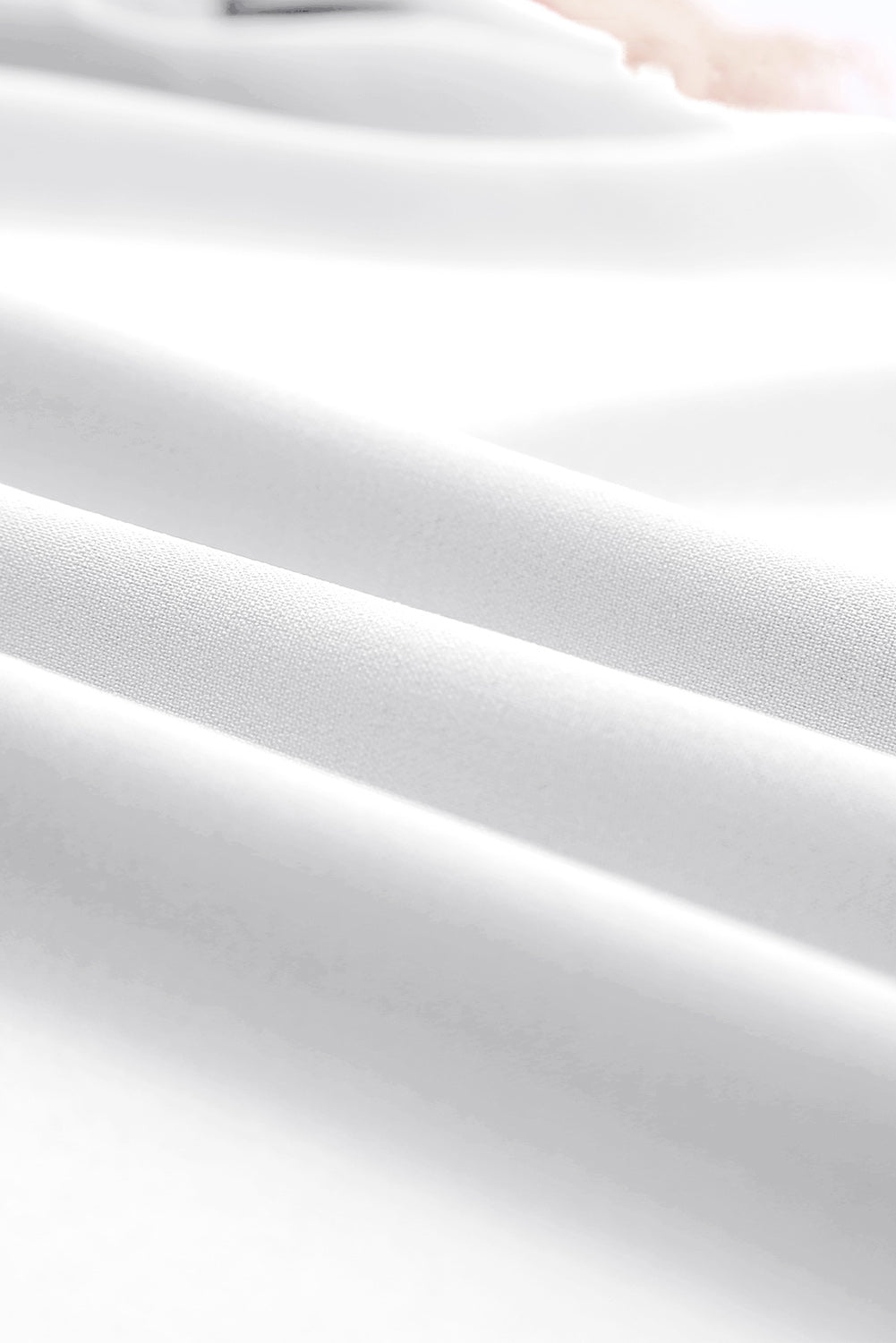 Chemisier à manches courtes et col en V avec bordure en dentelle