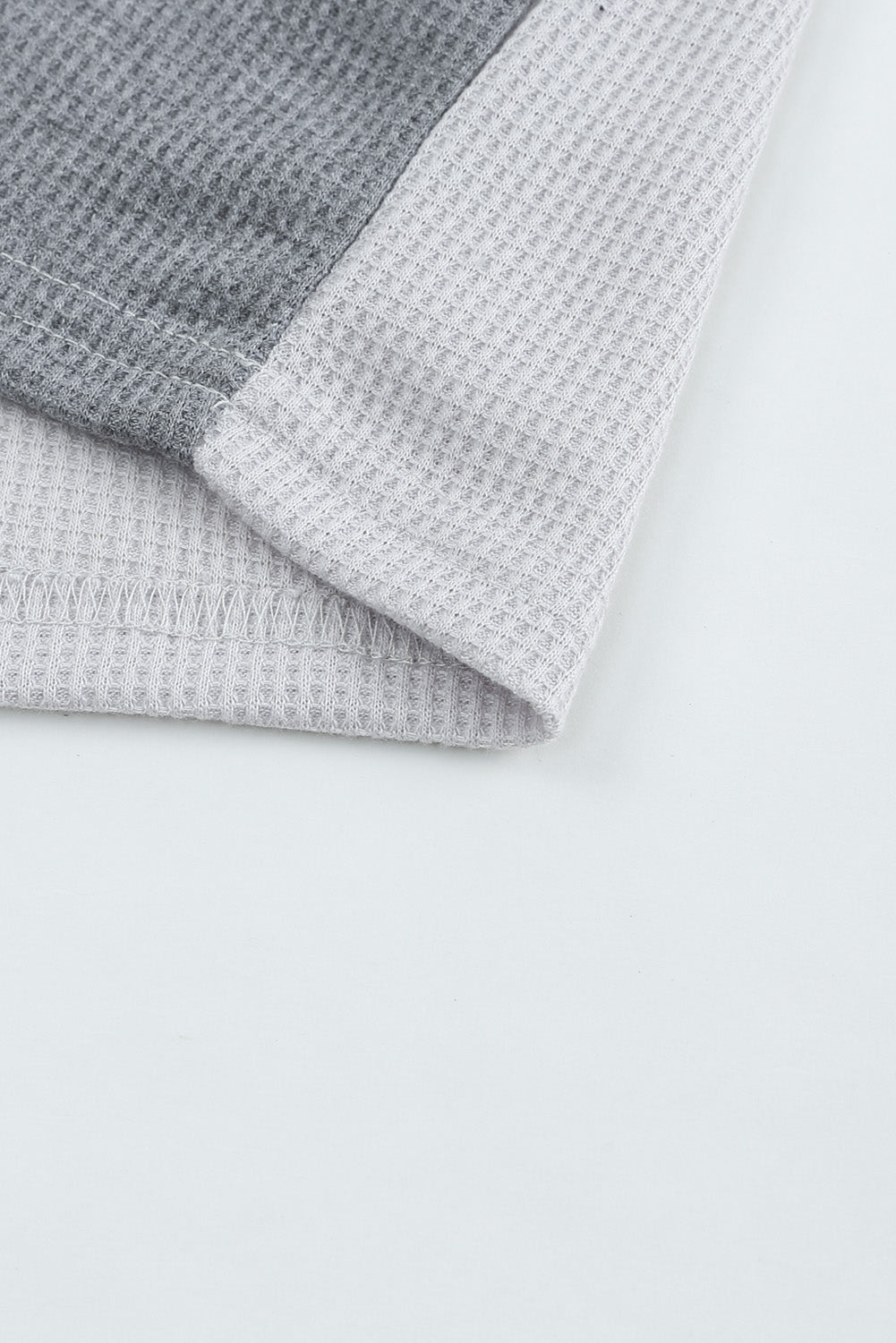 Haut en tricot gaufré à manches contrastées et imprimé léopard sauvage