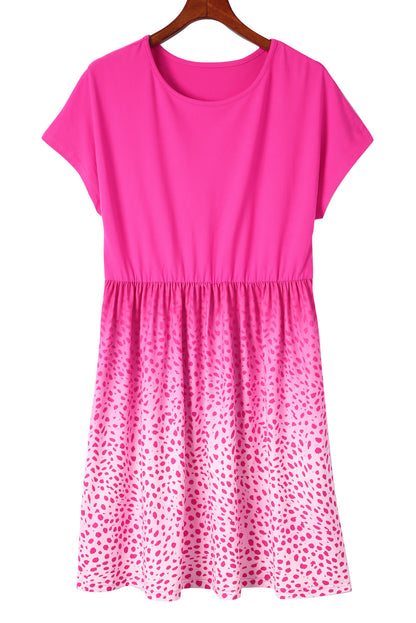 Robe t-shirt décontractée à pois contrastés et poches 