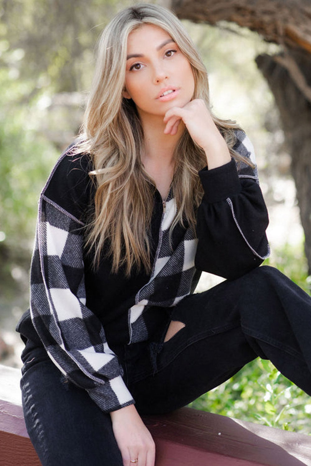 Haut à col et coutures apparentes en patchwork à carreaux noirs 