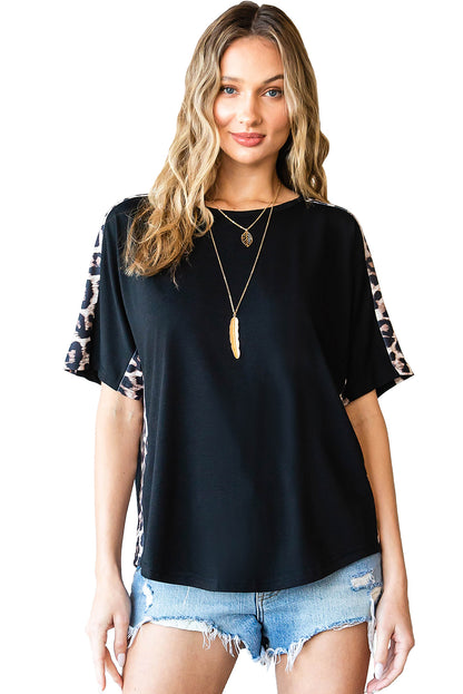 Camiseta de manga corta con cuello redondo y empalme de leopardo 