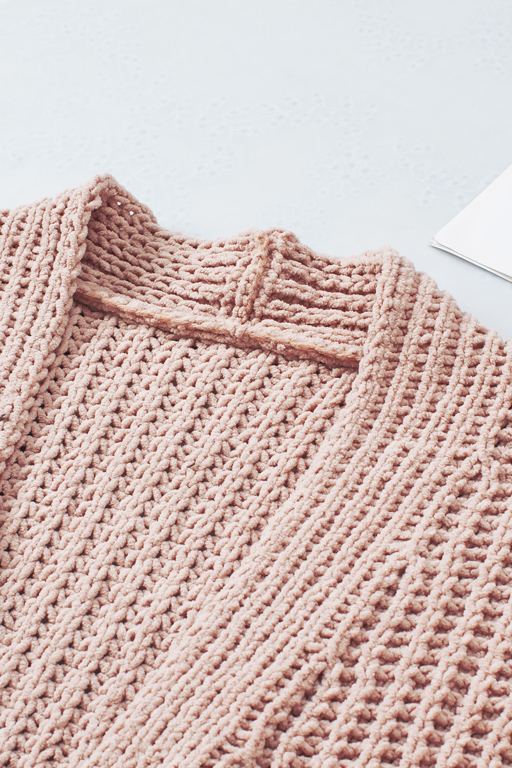 Cardigan tricoté kaki boutonné sur le devant à épaules tombantes