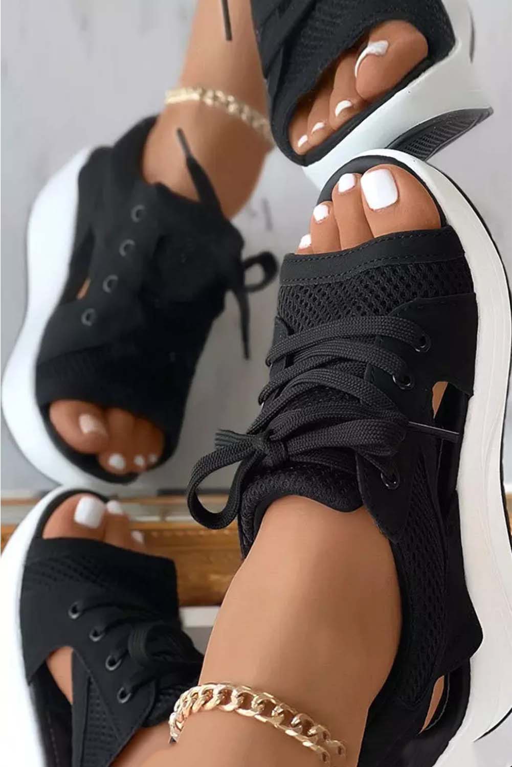 Sandales compensées à lacets et bout ouvert en maille