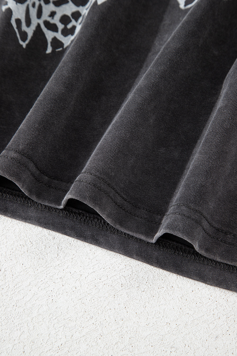 T-shirt graphique gris moyen à imprimé guépard vintage délavé minéral