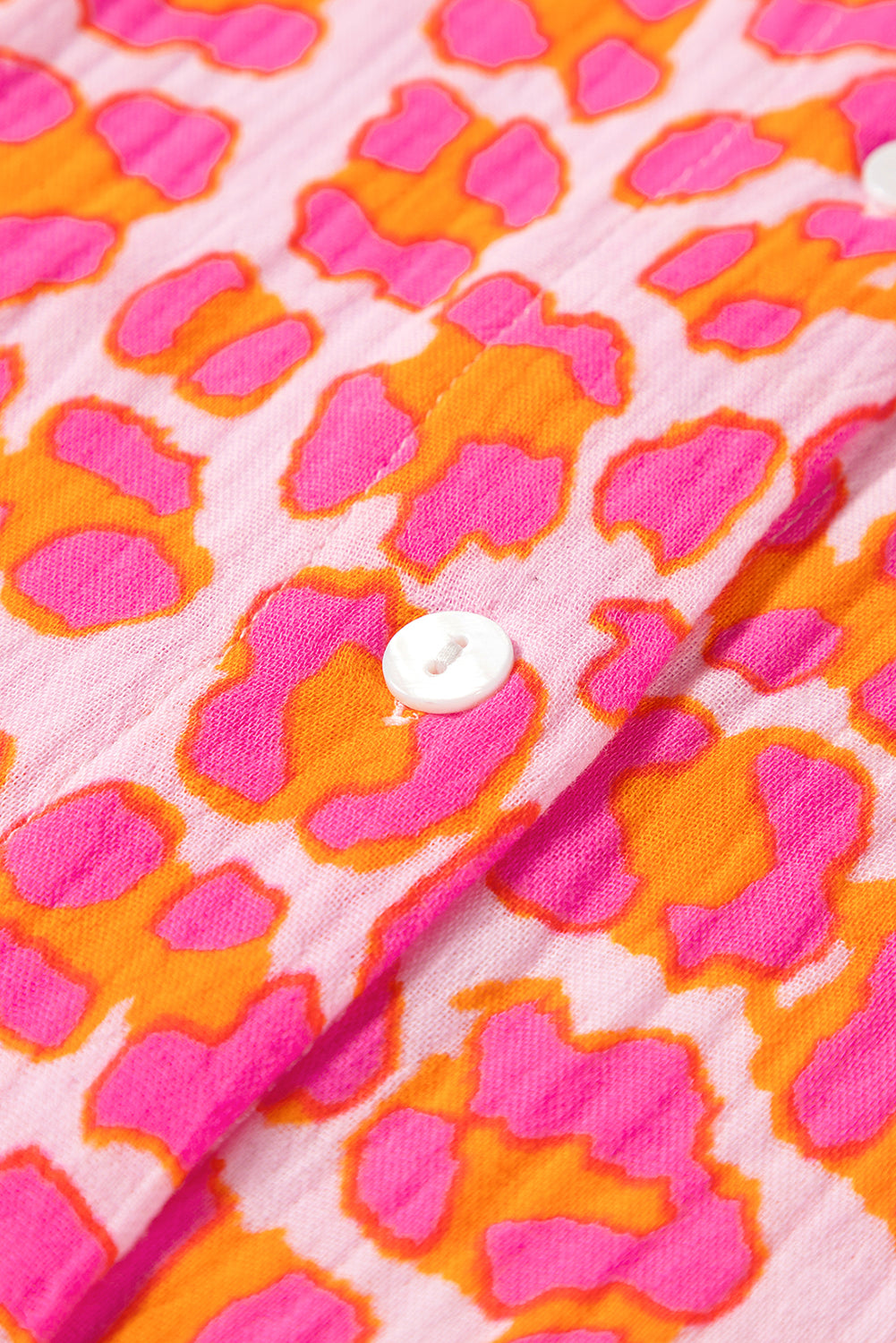Chemise ample boutonnée à imprimé léopard rose