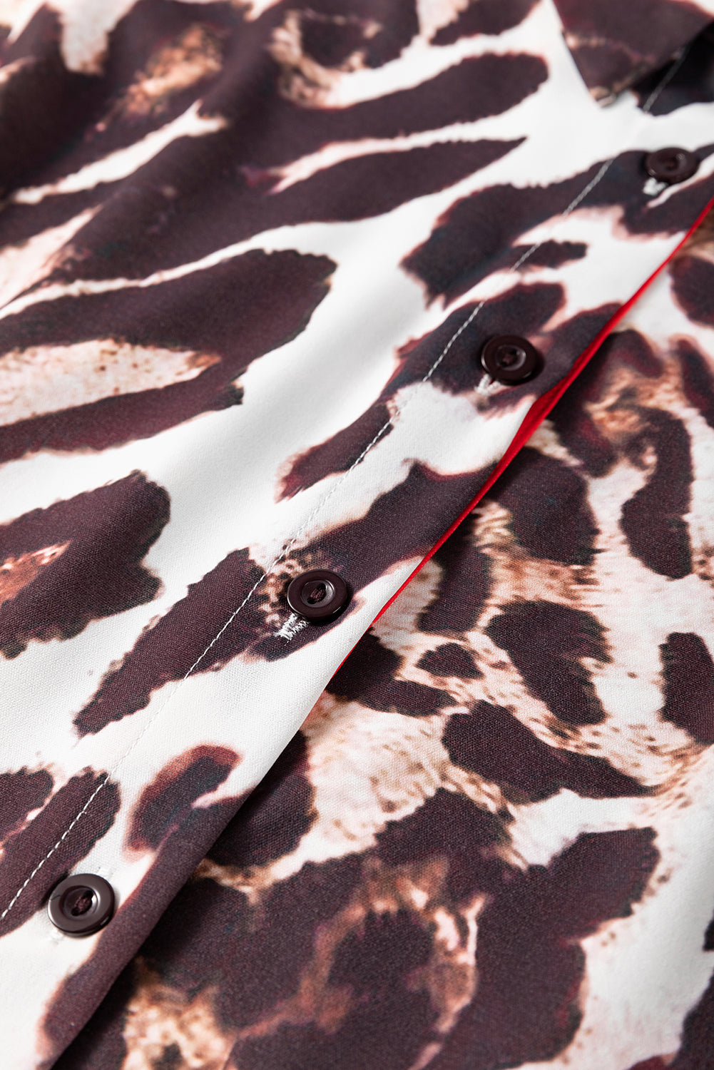 Chemise à manches mi-longues à imprimé léopard et bordure contrastée marron foncé