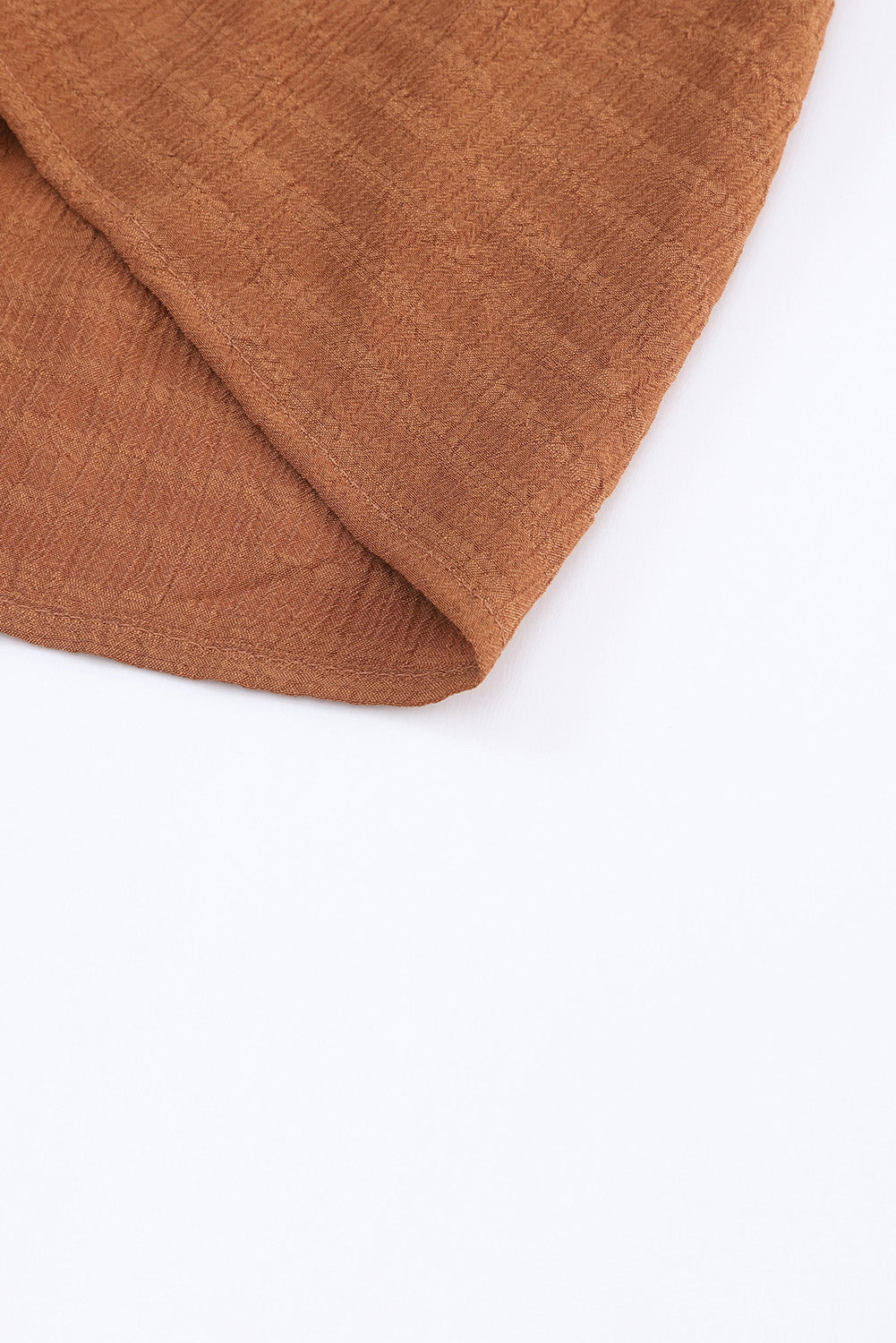 Mini-robe noire à volants et manches évasées 