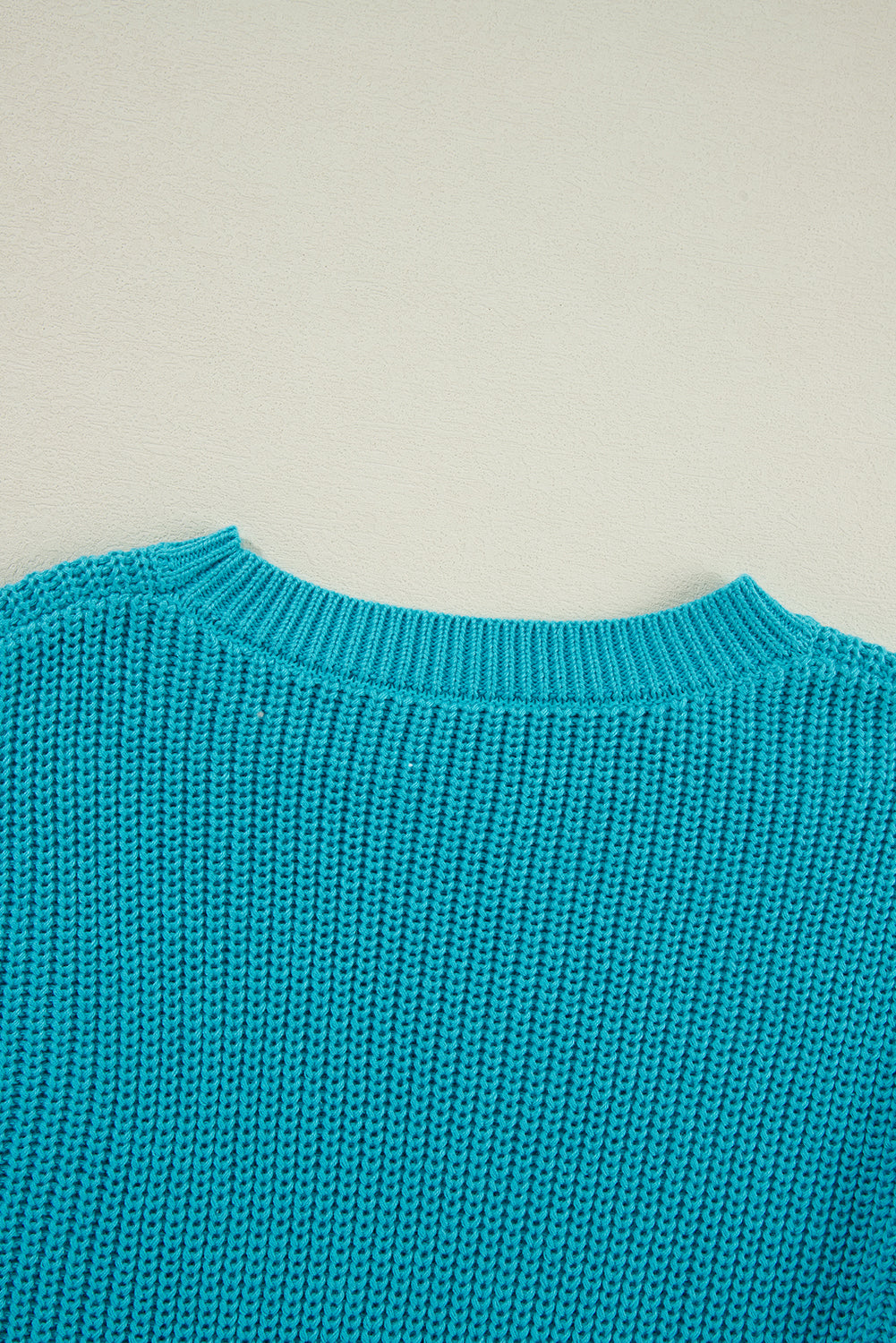 Pull turquoise à volants et manches bouffantes