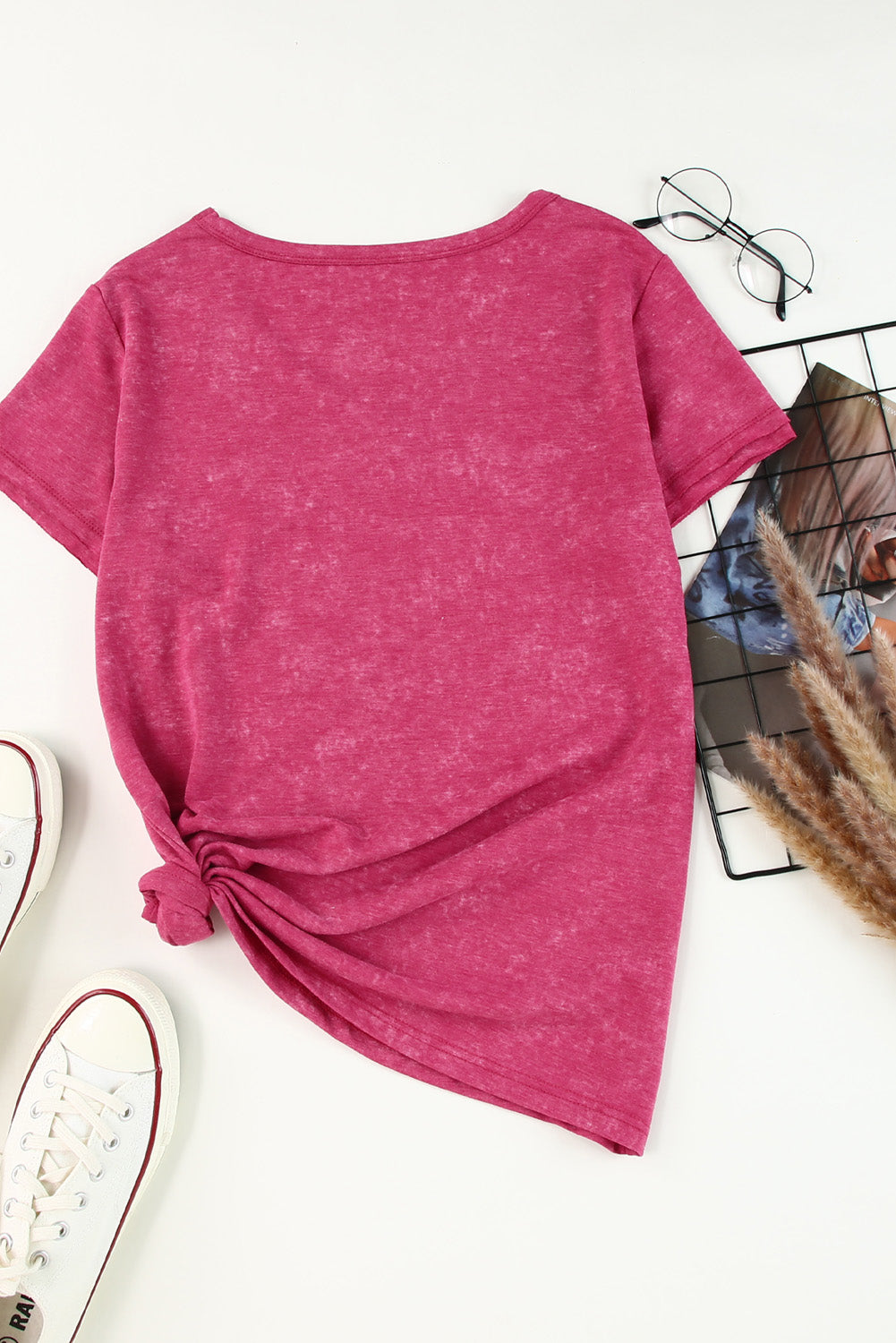 Camiseta de manga corta con cuello en V y lavado mineral