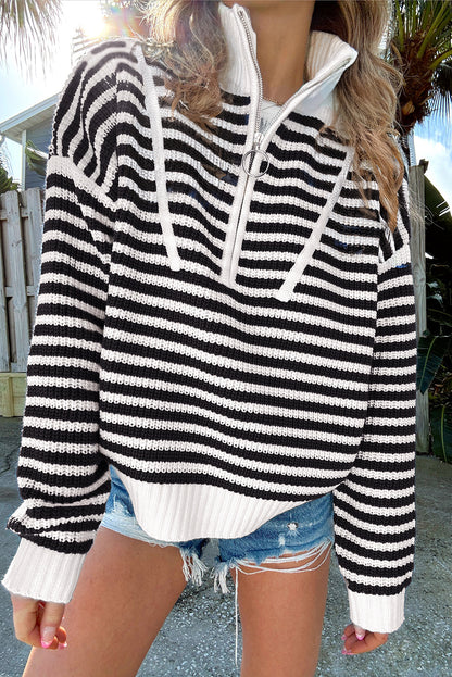 Pull à rayures noires, col zippé, épaules tombantes