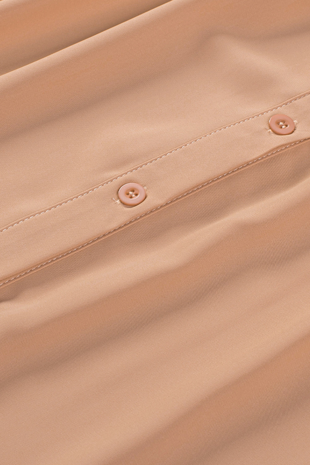 Chemisier boutonné à manches bouffantes de couleur unie