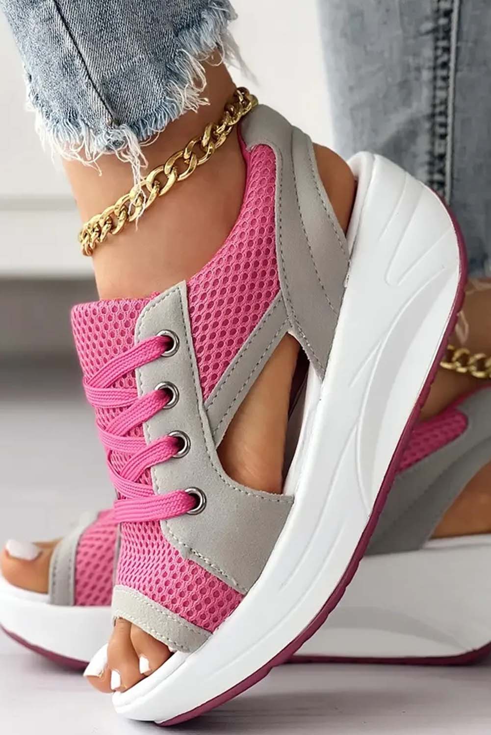 Sandales compensées à lacets et bout ouvert en maille