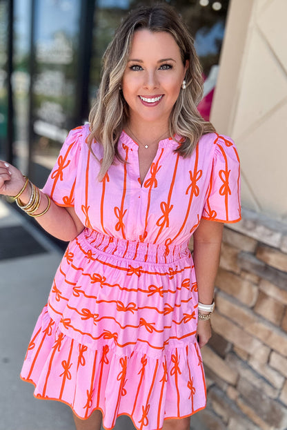 Robe grande taille à volants et taille cintrée avec nœud rose