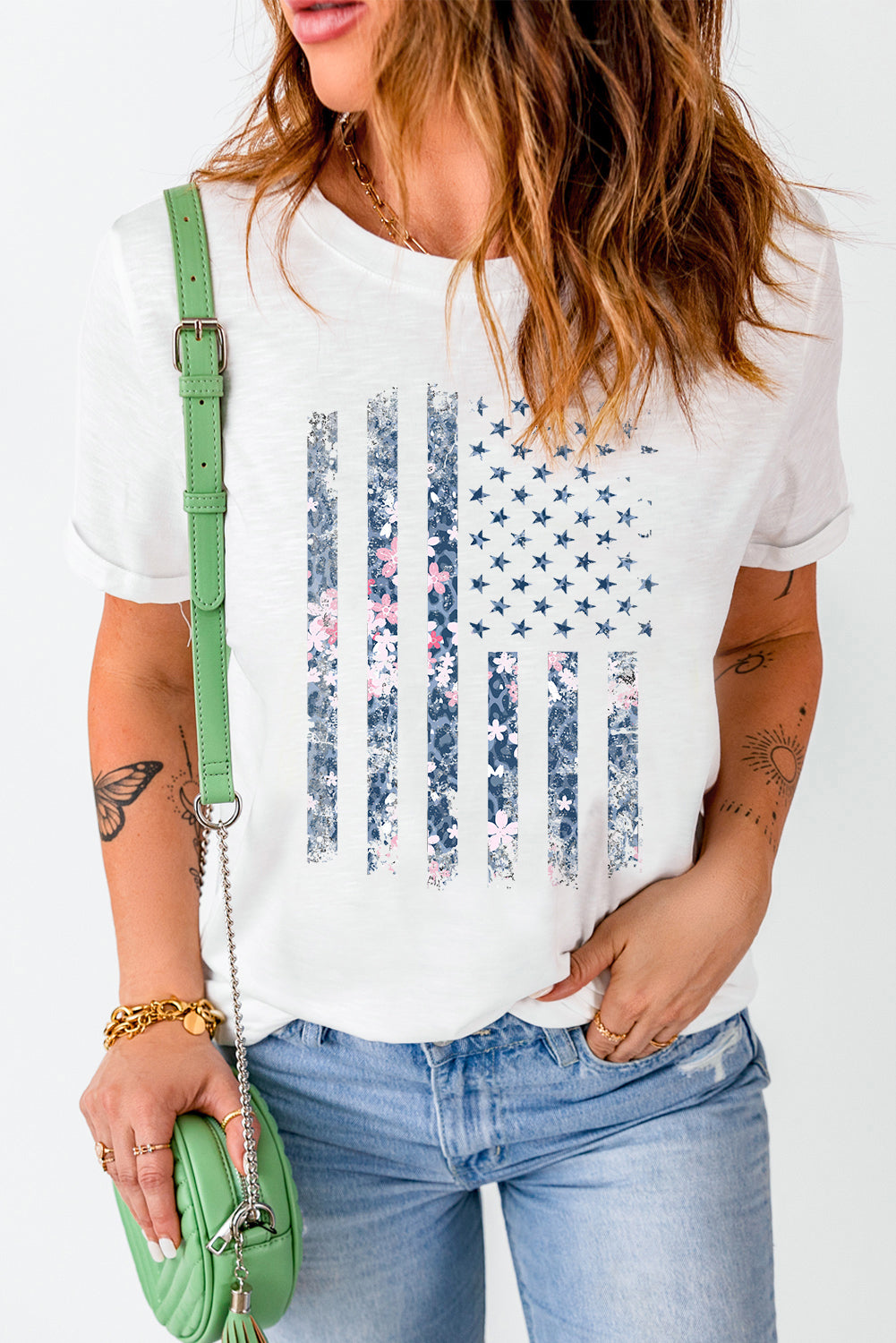 T-shirt graphique à manches courtes avec motif floral et drapeau américain