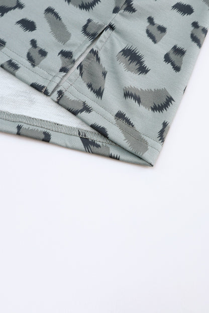 Top holgado de manga larga con costuras y estampado animal marrón