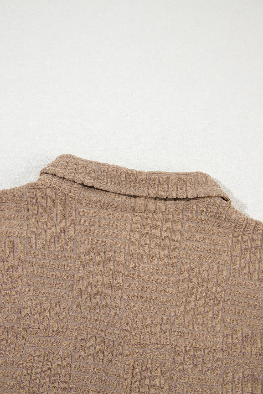 Veste boutonnée texturée kaki foncé avec poche poitrine