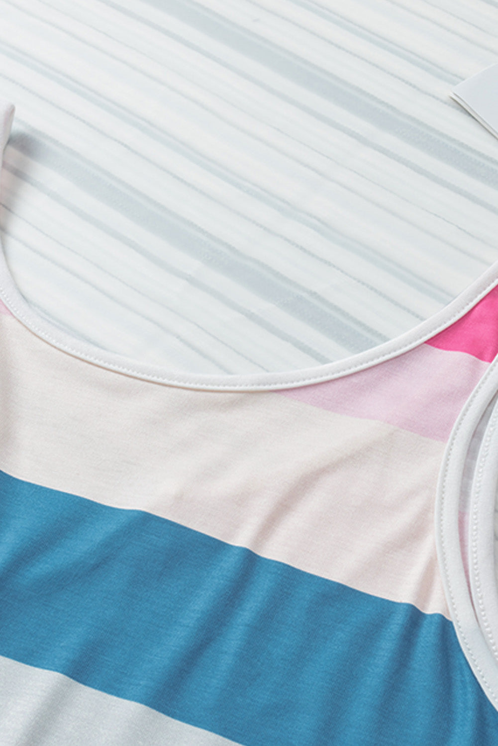 Débardeur à rayures multicolores et col cranté