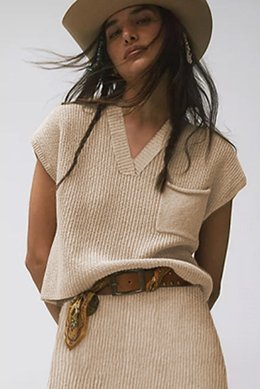 Pull côtelé à manches courtes et col en V avec poche poitrine abricot