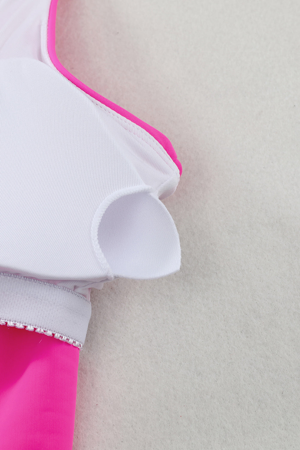 Bikini festoneado de cintura alta entrecruzado