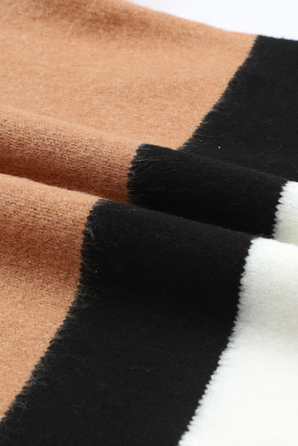 Pull en maille côtelée à rayures et blocs de couleurs 