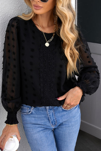 Blusa con manga farol y encaje de lunares