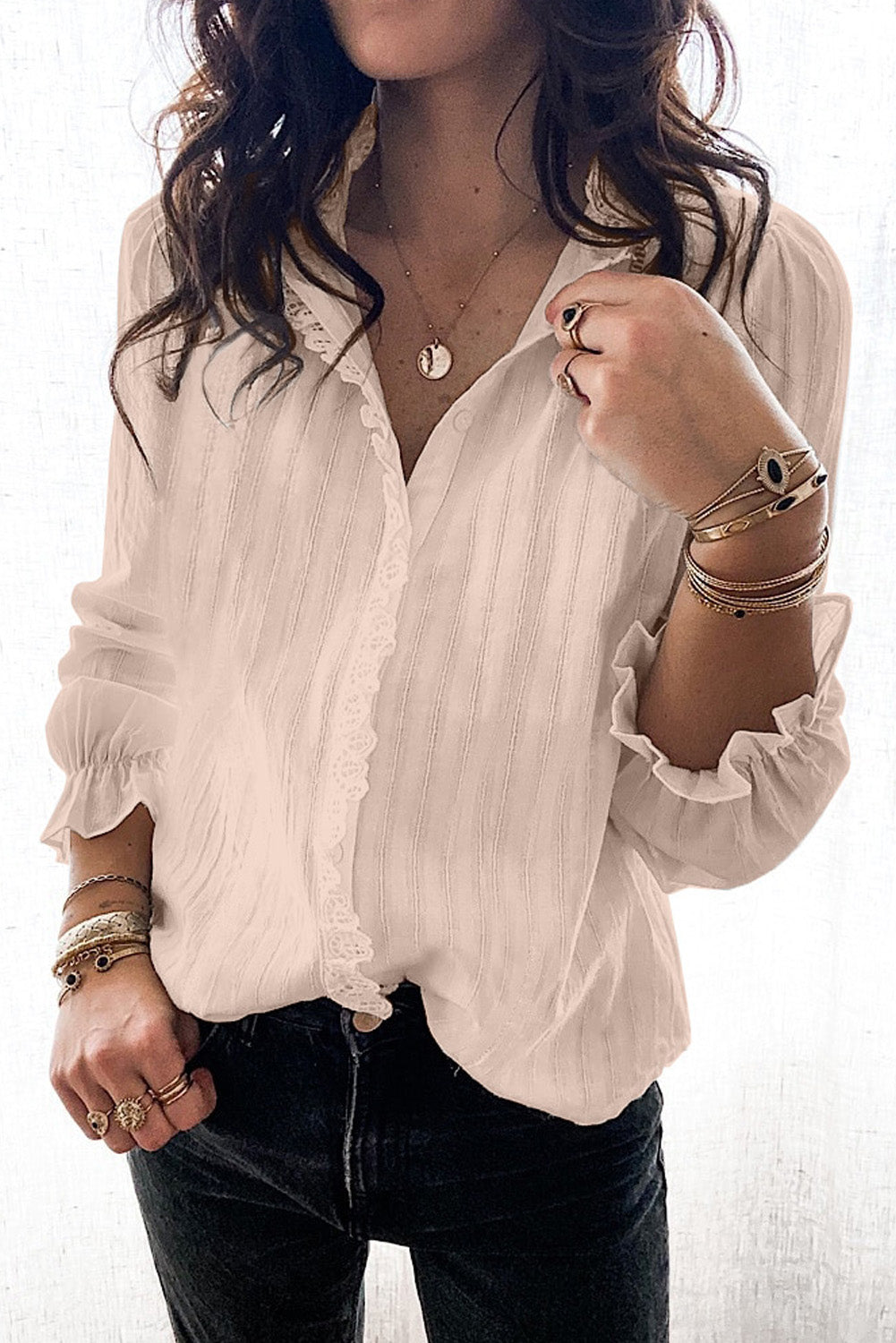 Camisa con volantes y mangas abullonadas