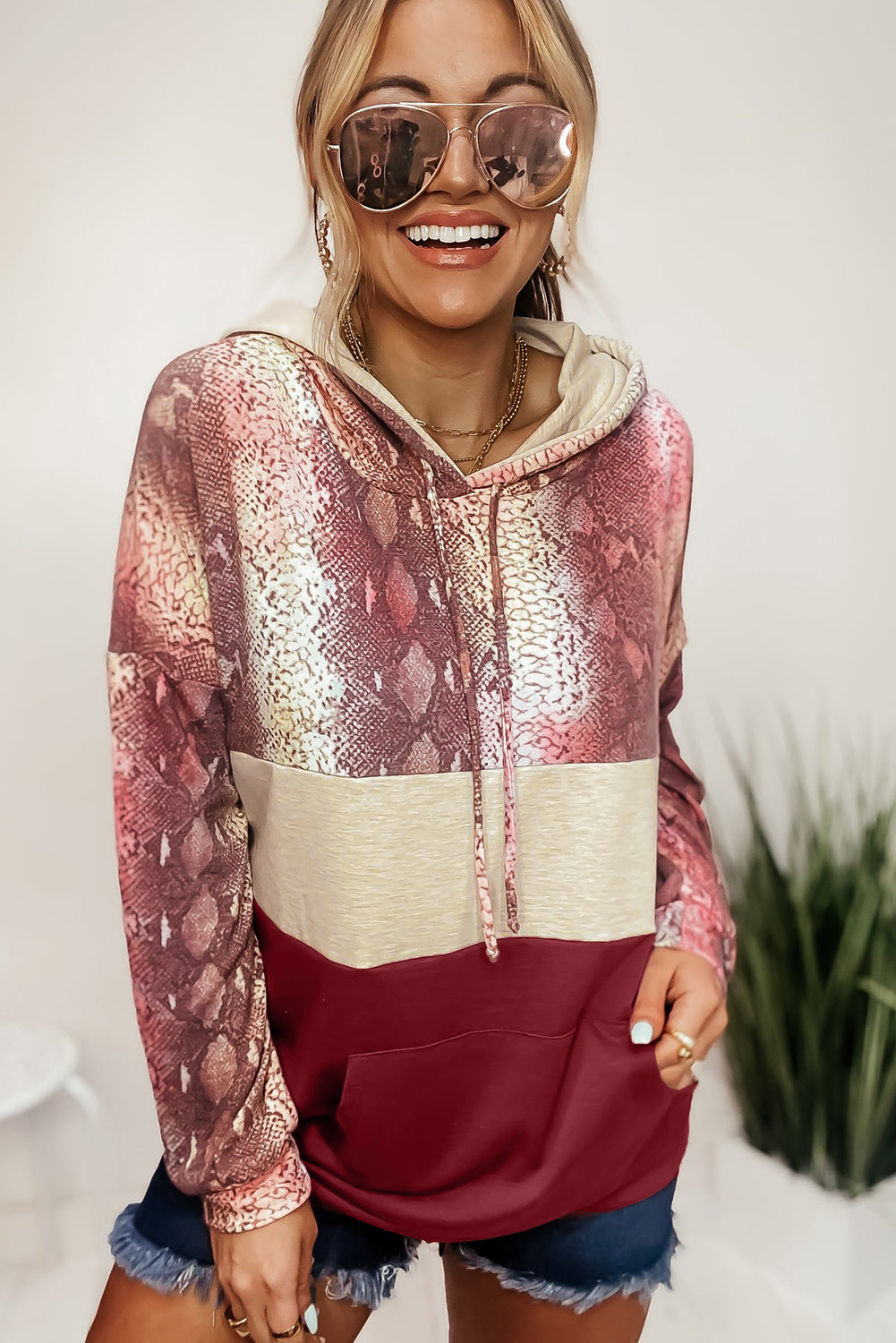 Sweat à capuche colorblock en peau de serpent 