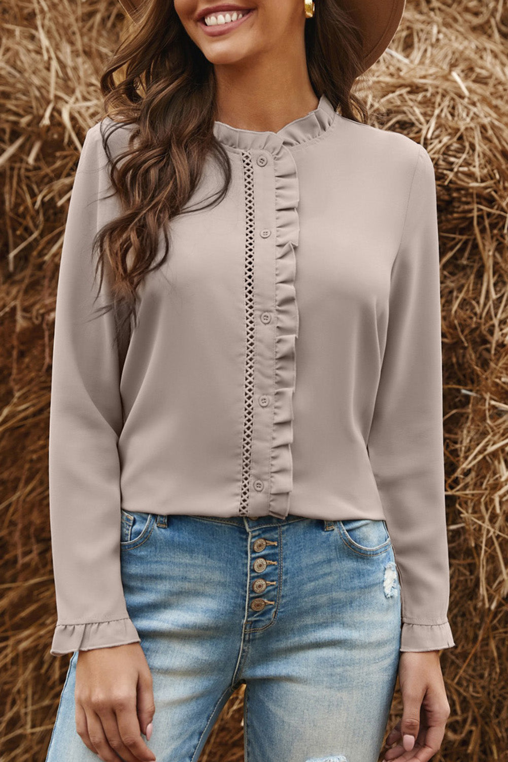 Chemise française boutonnée à encolure volantée