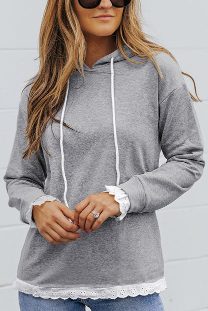 Sweat à capuche uni avec bordures en dentelle 