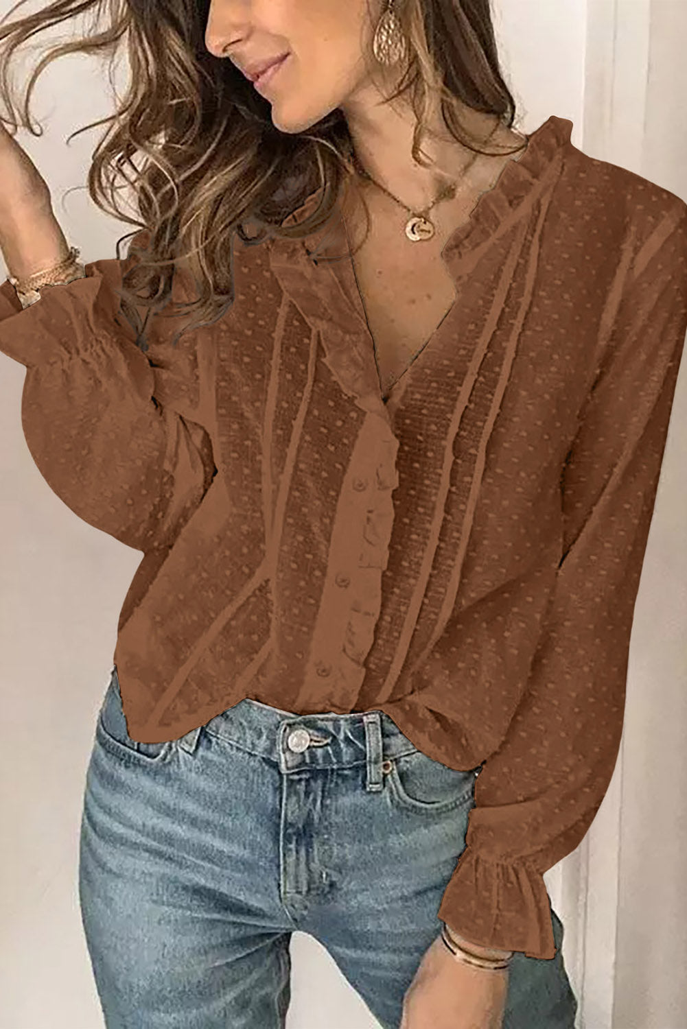 Camisa abotonada con volantes y lunares