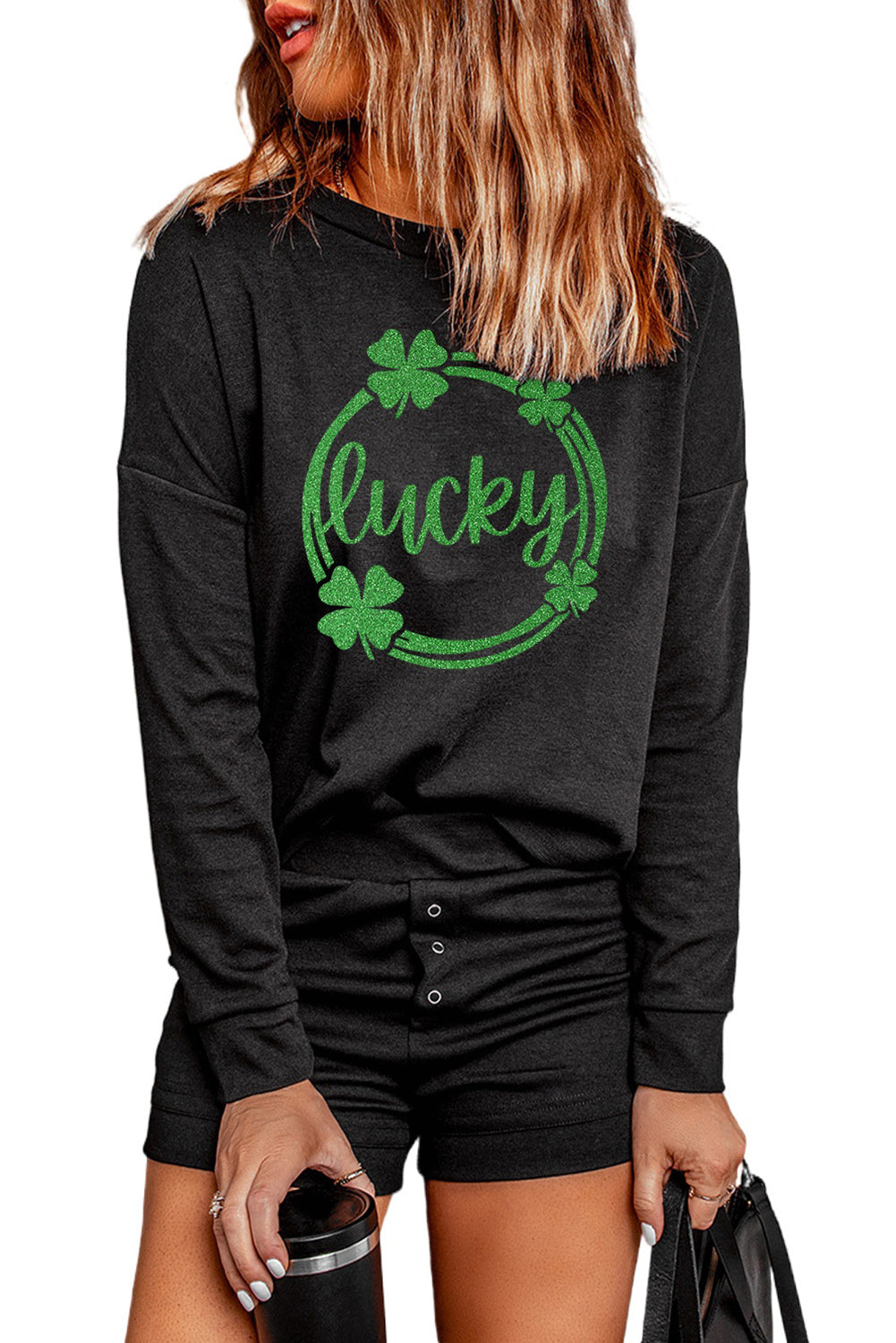 Ensemble deux pièces haut à manches tombantes et short en tricot côtelé gris