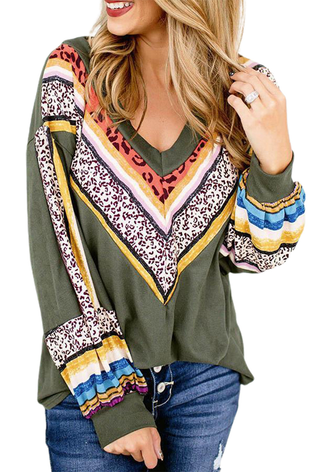 Top de manga larga con cuello en V y estampado de leopardo a rayas