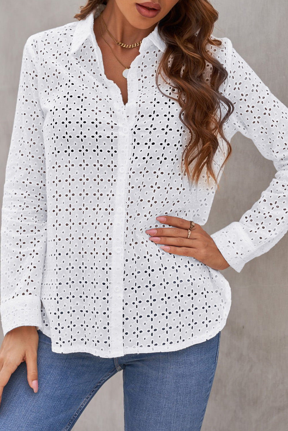 Camisa ahuecada con estampado floral de ojales de manga larga