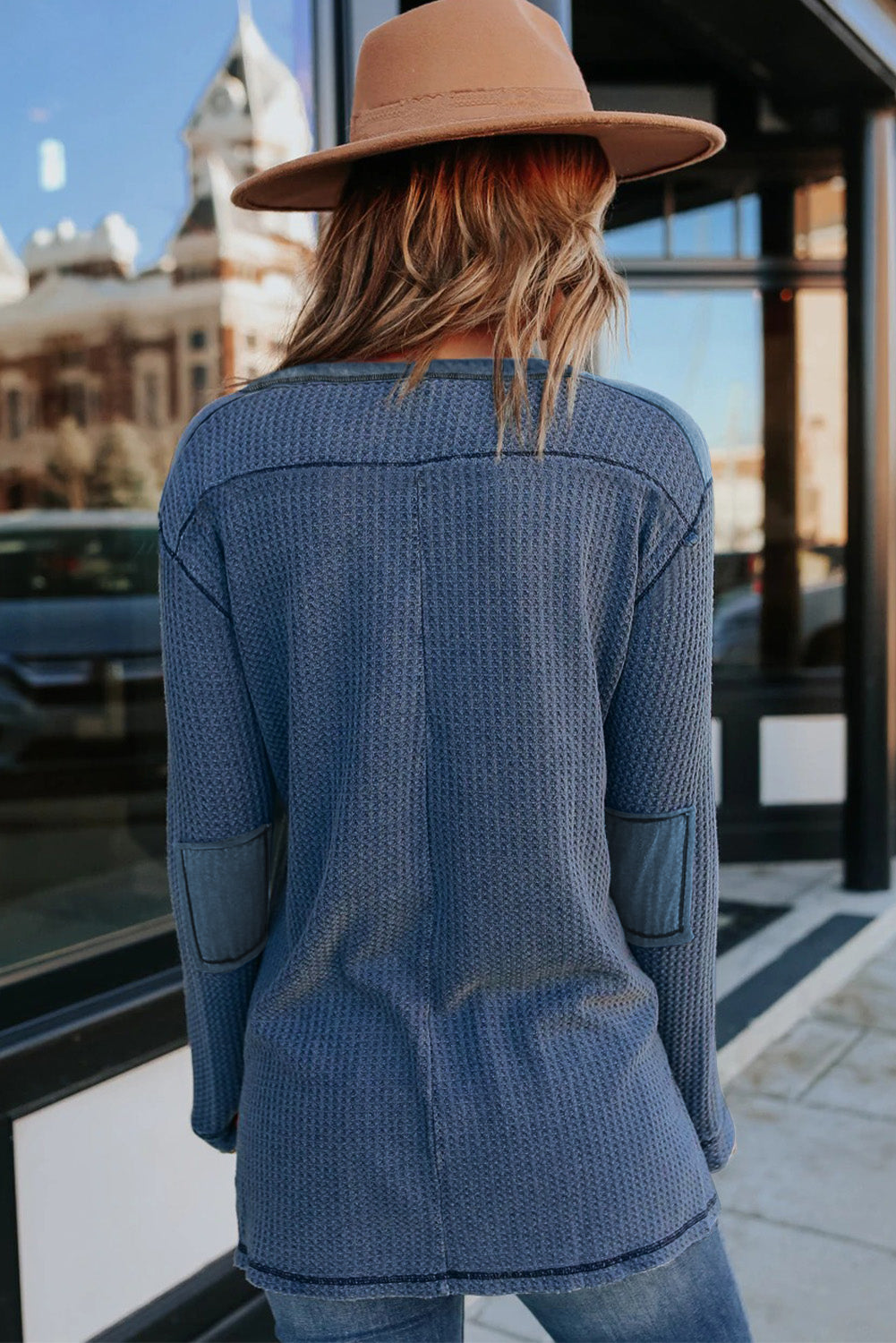Haut boutonné à manches longues et patchs de coude gaufrés 