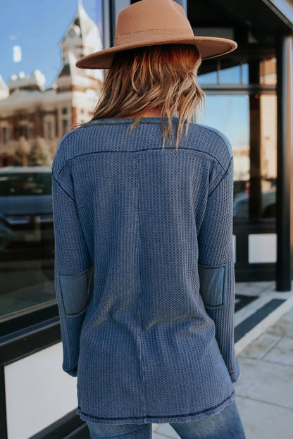 Haut boutonné à manches longues et patchs de coude gaufrés 