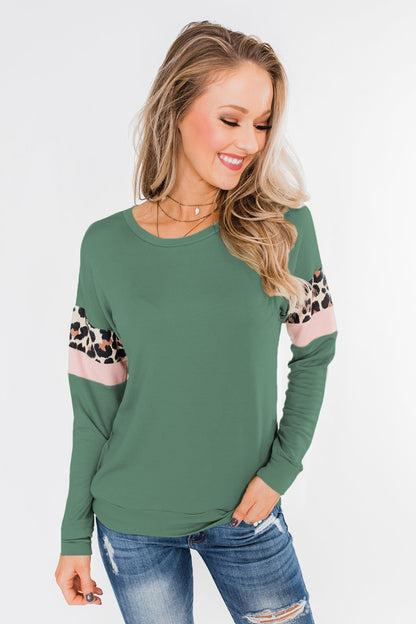Blusa con bolsillo de rayas de leopardo de manga larga en color menta