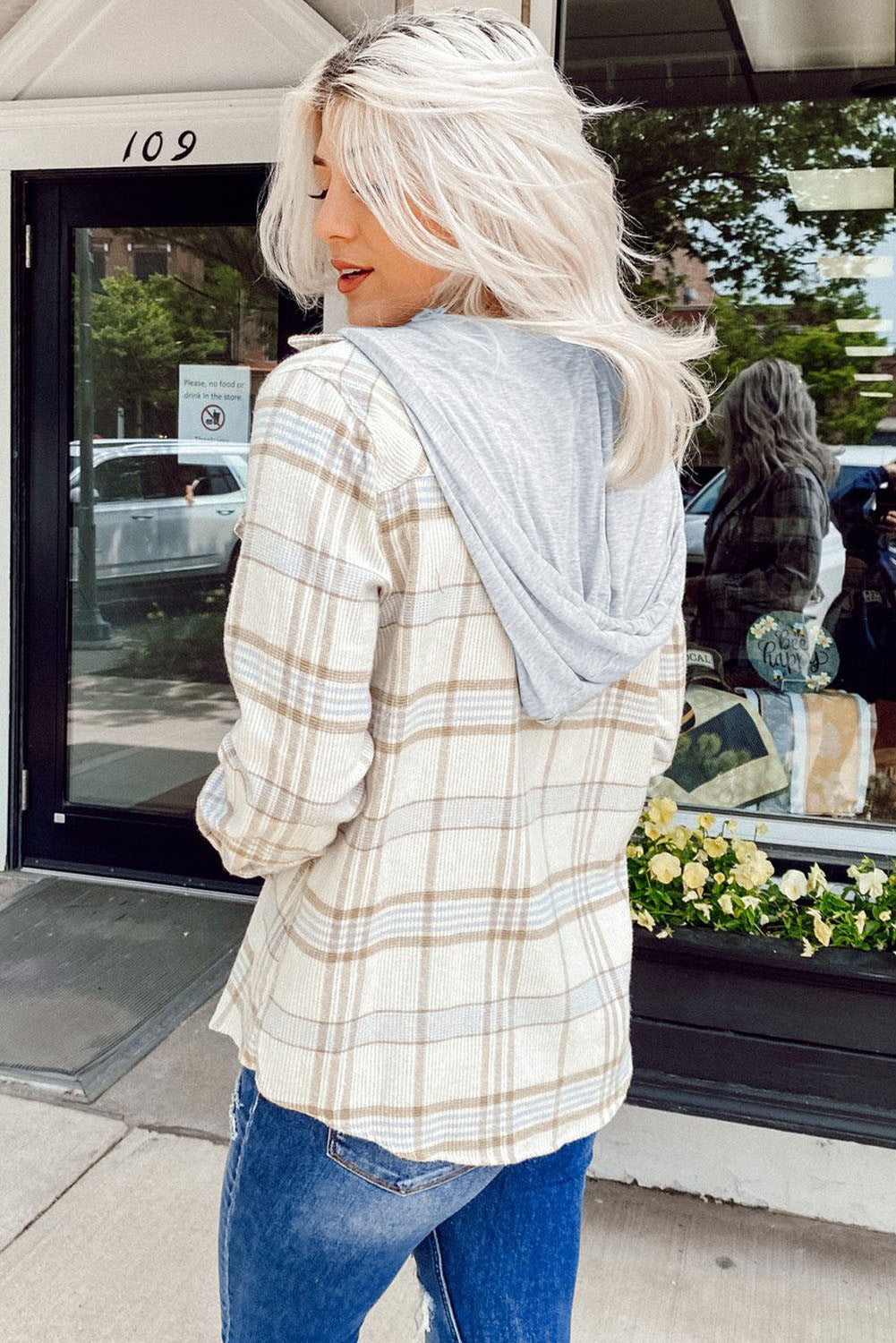 Abrigo estilo camisa con capucha a cuadros caqui