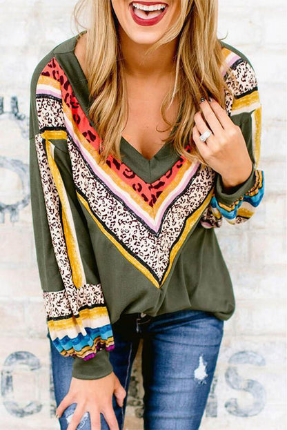 Top de manga larga con cuello en V y estampado de leopardo a rayas