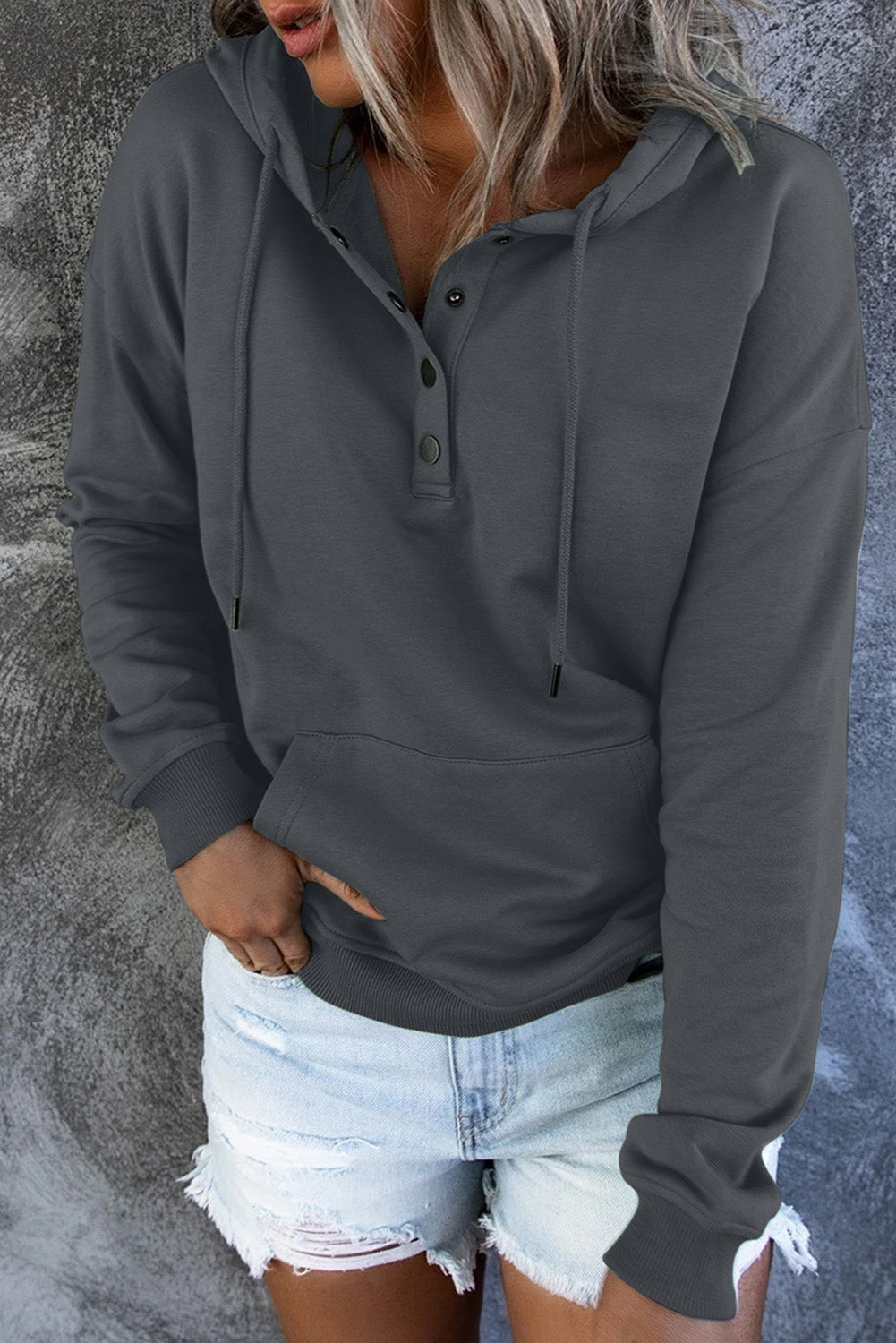 Sweat à capuche à boutons-pression avec poche