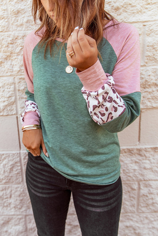 Top de manga larga con estampado de leopardo y cuello redondo