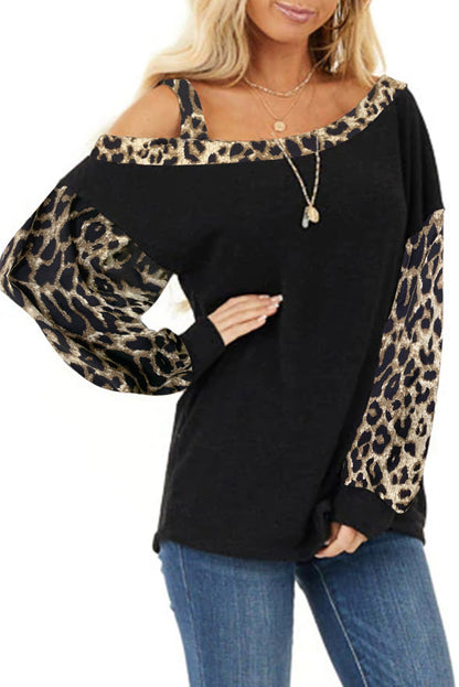 Blusa de manga larga con costuras de leopardo y hombros descubiertos
