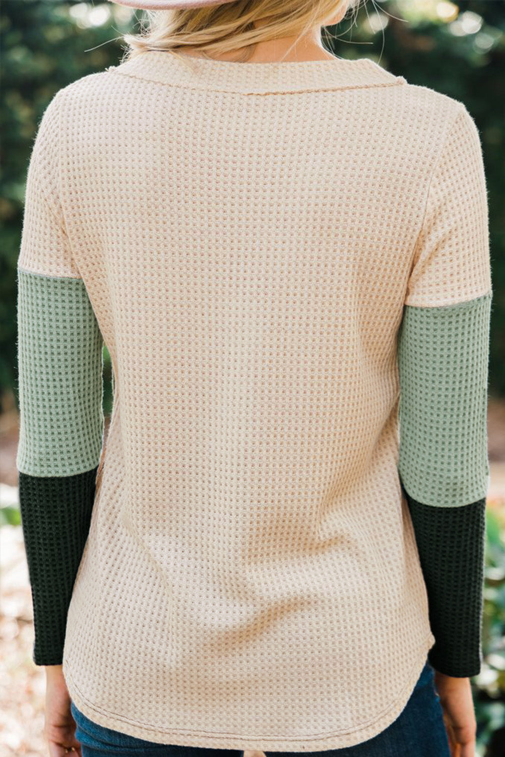 Pull en maille gaufrée à boutons et col en V
