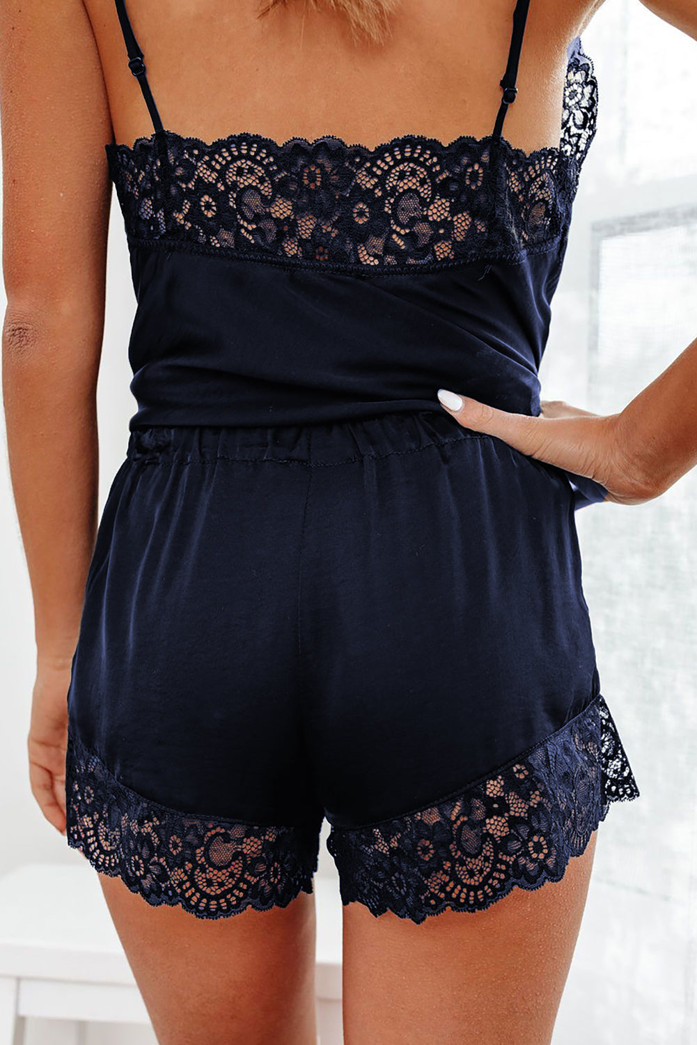 Ensemble pyjama débardeur et short à bordure en dentelle 