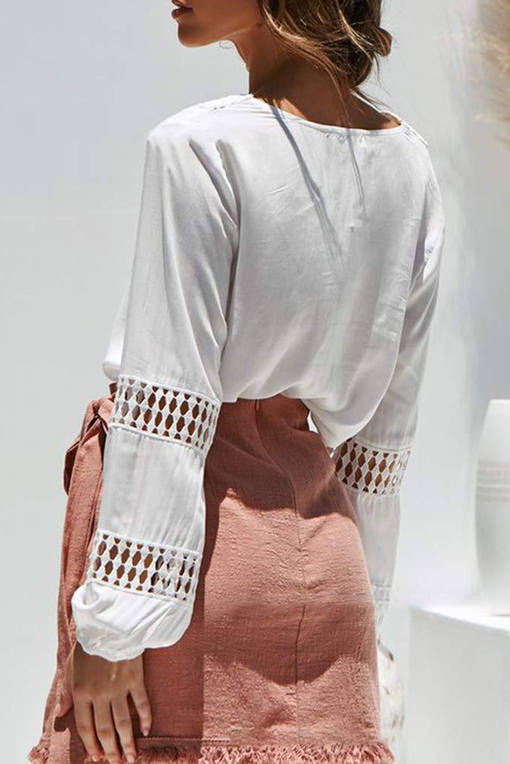 Blusa calada de croché con cuello en V profundo