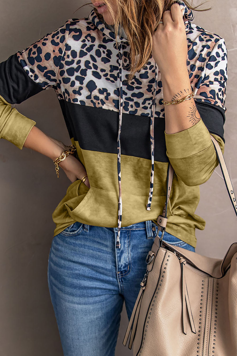 Sweat à capuche léopard tie-dye colorblock