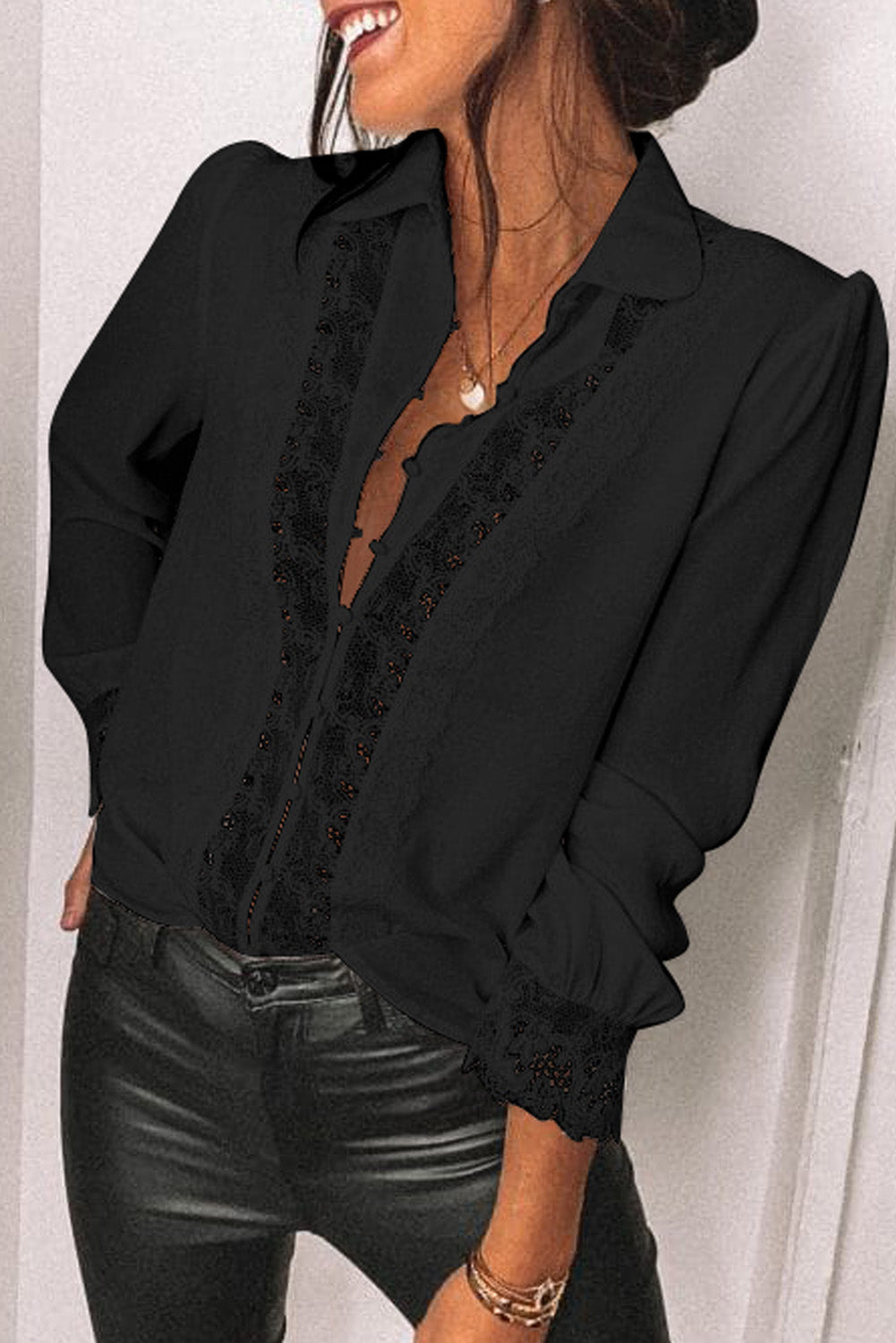 Chemise boutonnée à épissure de dentelle