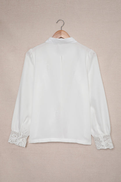 Chemise boutonnée à épissure de dentelle