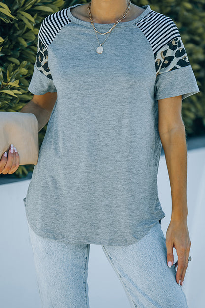 Camiseta de mujer de manga corta con estampado de leopardo a rayas