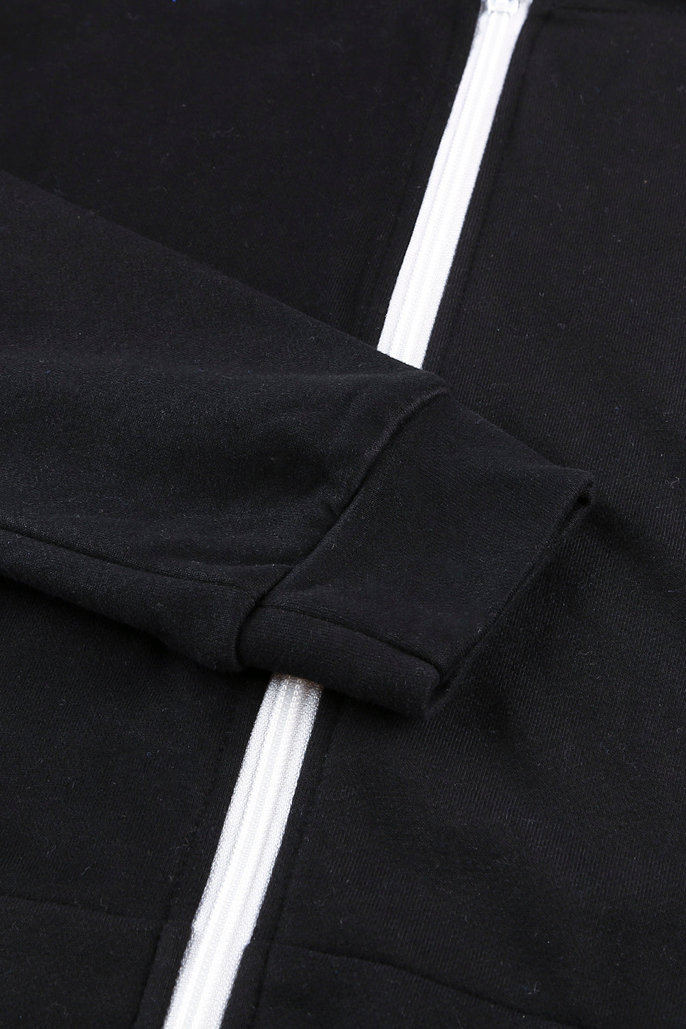 Chaqueta con capucha y cordón con bolsillo con cremallera